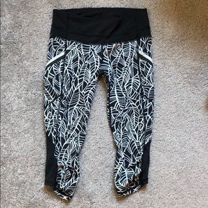 Lululemon low rose capris